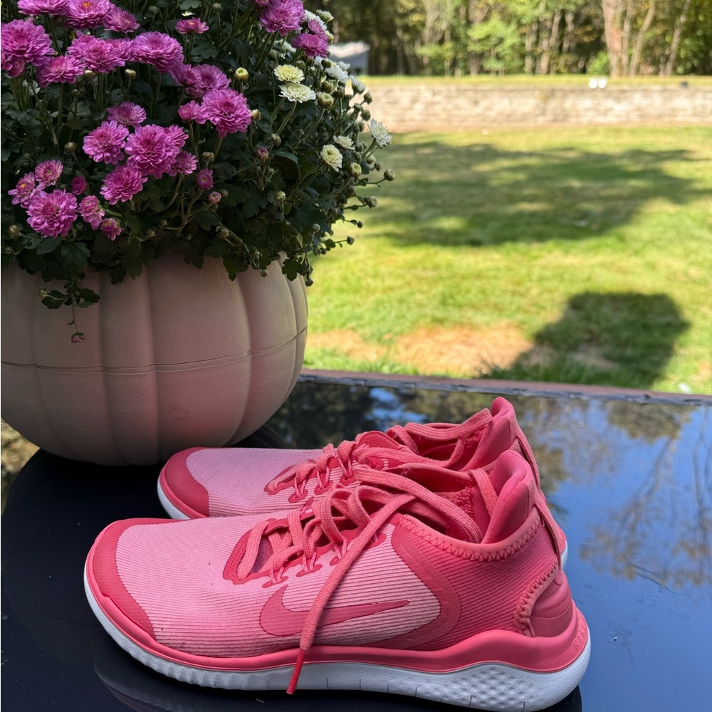 Nike Women's Pink Athletic Shoes